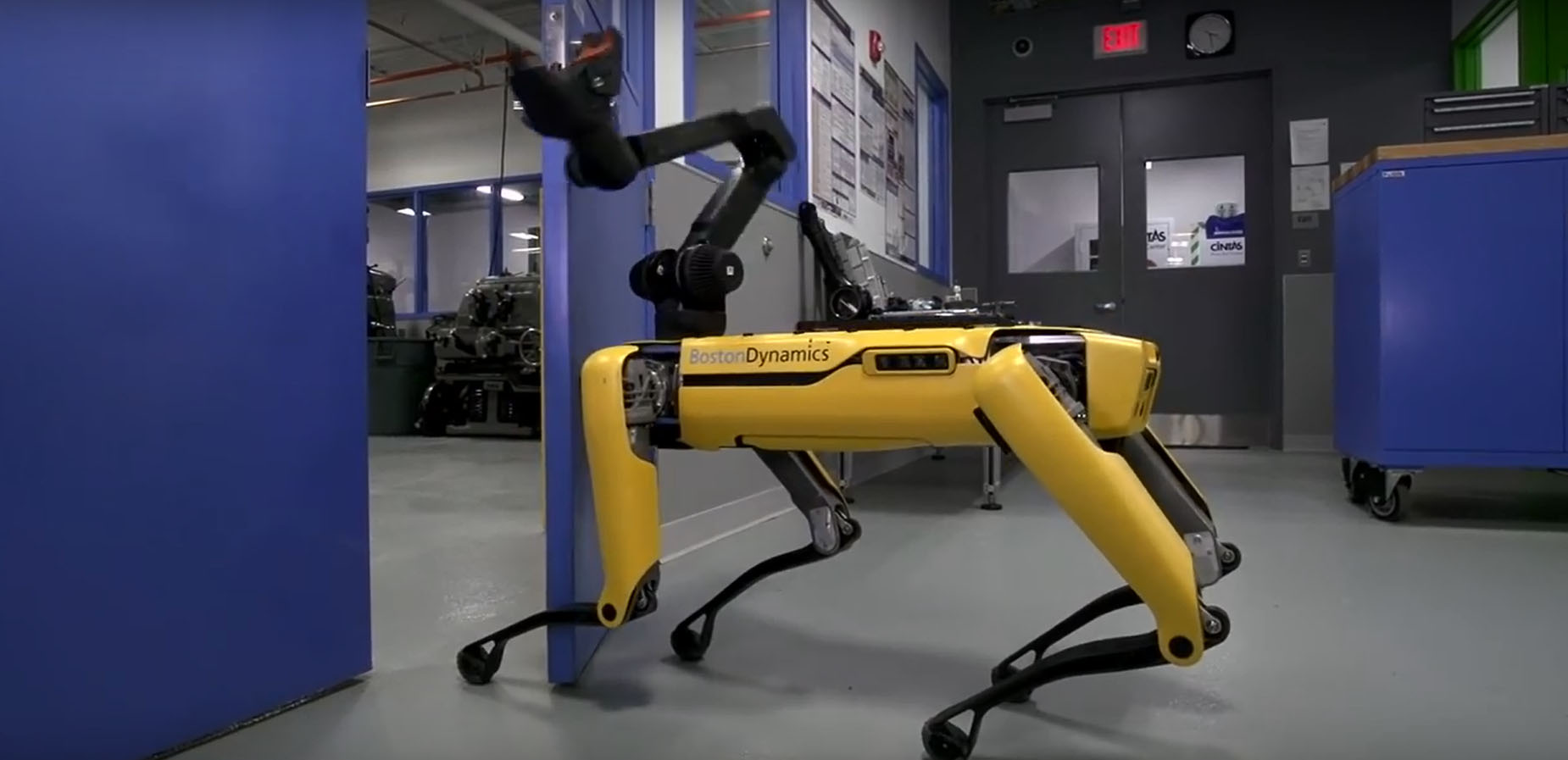 Robopes si už umí otevřít dveře