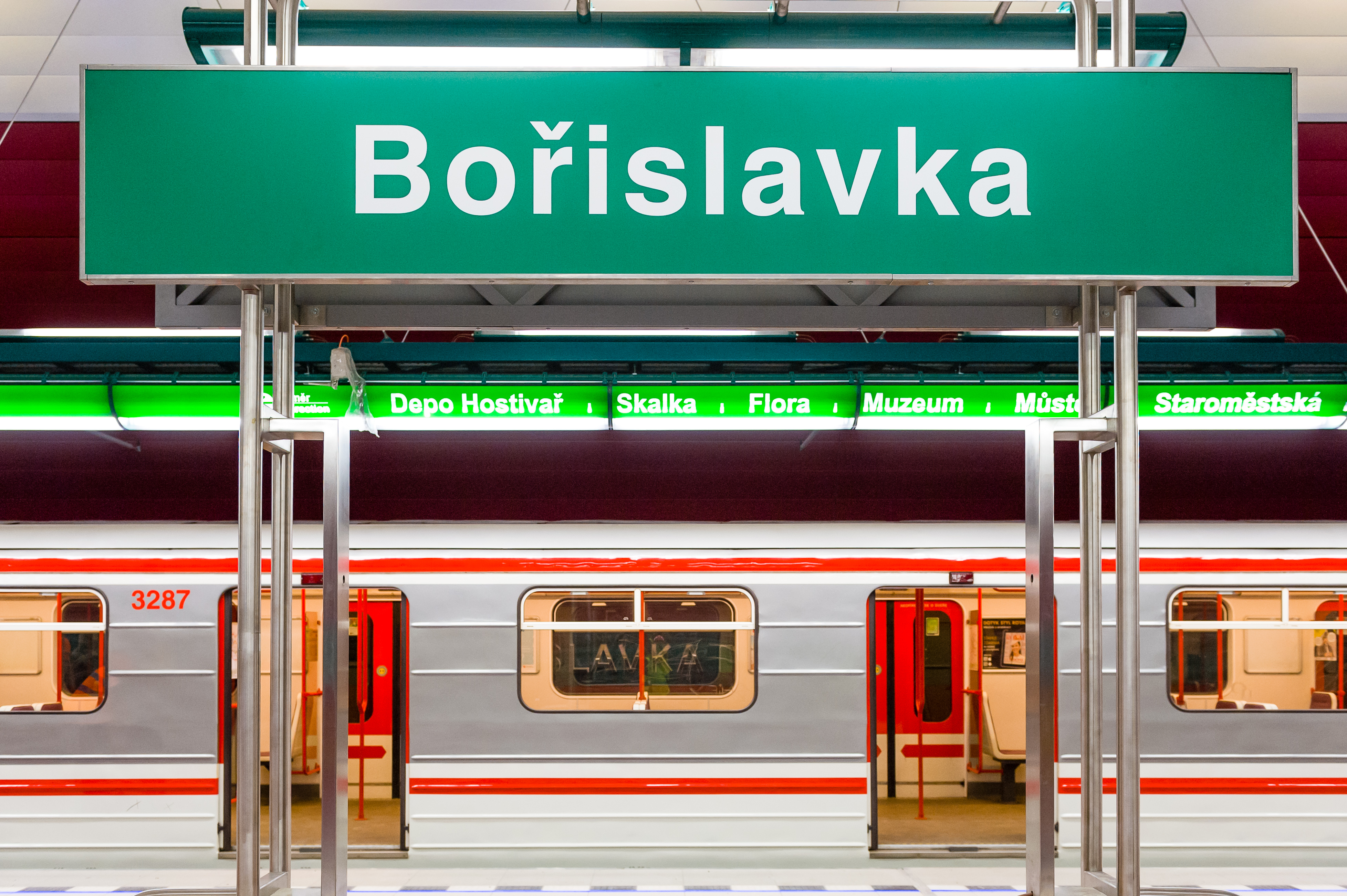 Neuvěřitelné, pražské metro se dočká mobilního signálu
