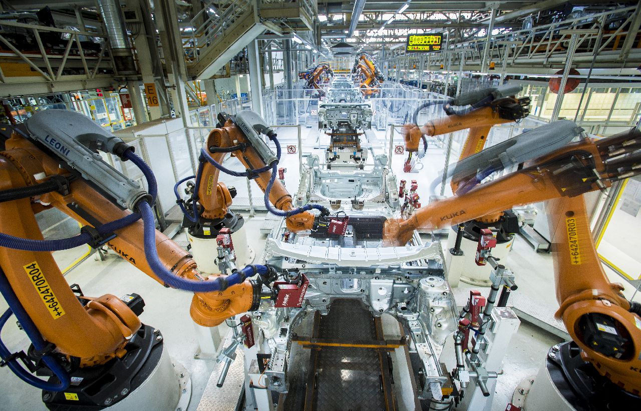 Tanec dvou tisíc robotů. Seat se chlubí svou továrnou na auta