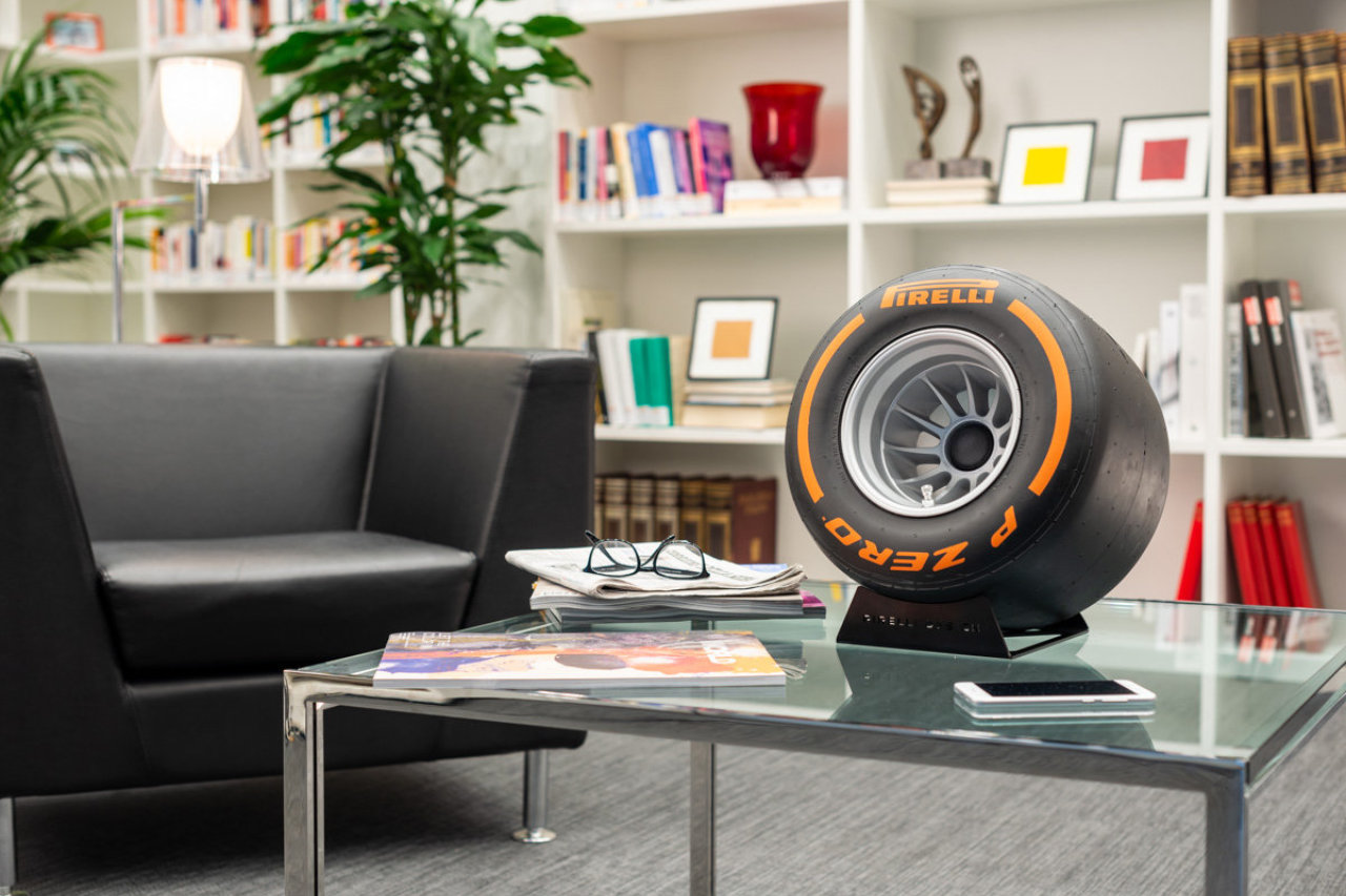 Touhle Pirelli pneumatikou auto neobujete, je to totiž reproduktor