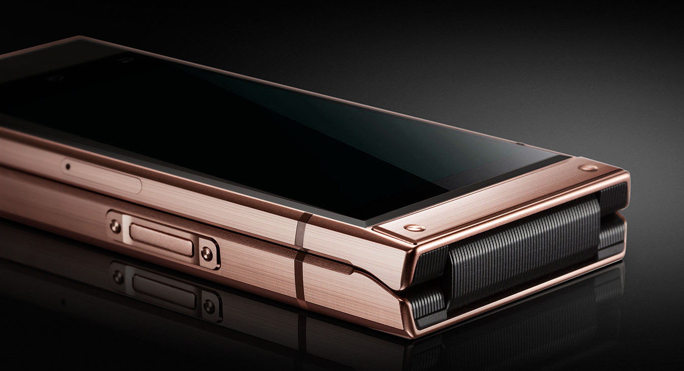 Véčko žije jako smartphone. Samsung ale s cenou přestřelil