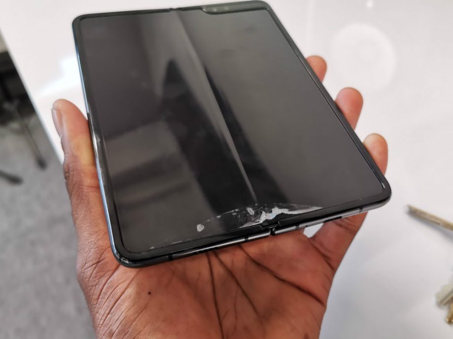 Samsung odložil prodej skládacího Galaxy Fold kvůli vadným obrazovkám