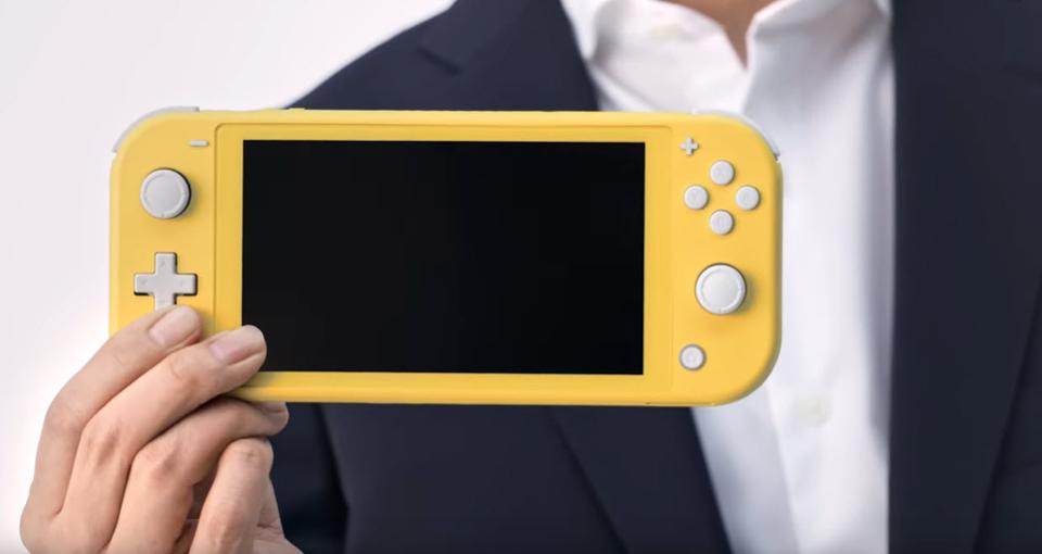 Nintendo odlehčilo svou vlajkovou konzoli. Nedává to moc smysl